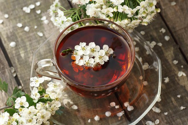 Glogov čaj okrepi srce in ožilje. FOTO: Teatian/shutterstock
