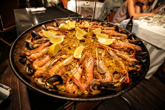 Paella, tradicionalna španska jed se je rodila v Valencii. Foto: Ayotography/shutterstock
