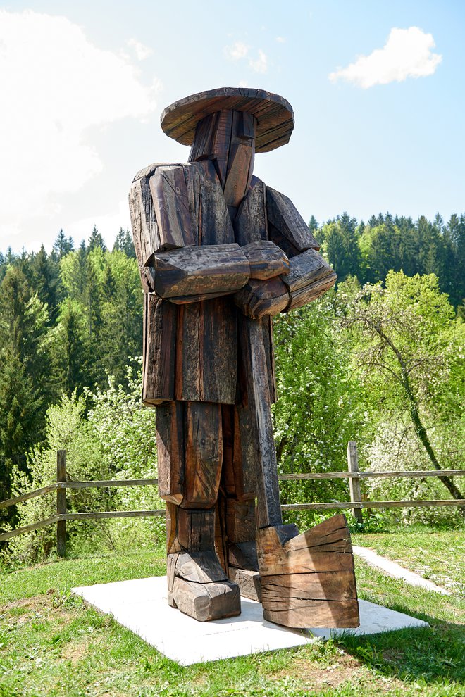 Lesena skulptura Martina Krpana FOTO: Arhiv Tic Bloke
