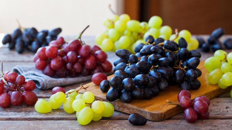 Fotografija: Sveže lokalno grozdje boste pri nas dobili od avgusta do oktobra, odvisno od sorte. Foto: Anna_pustynnikova/shutterstock