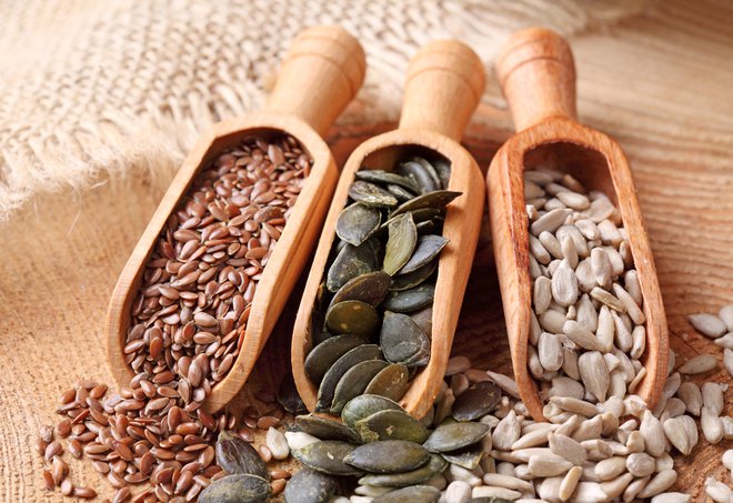 Sončična semena lahko služijo kot dodatek k številnim jedem. Foto: Shutterstock