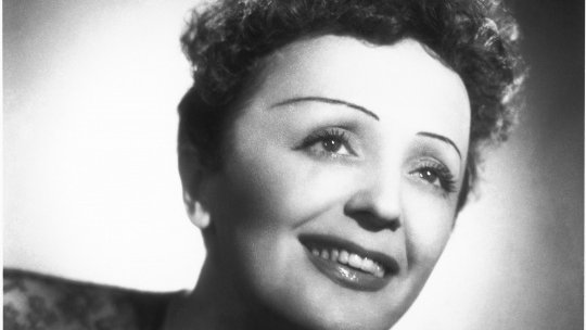 Fotografija: Edith Piaf: »Petje je način, kako zbežati. Takrat si v drugem svetu. Ko pojem, nisem več na Zemlji.«