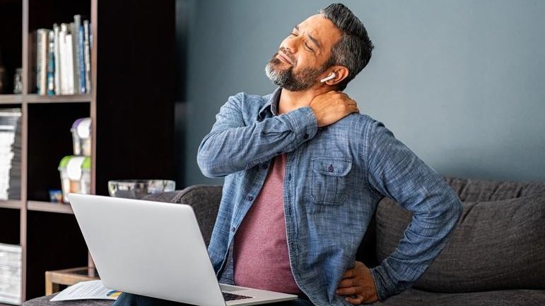 Fotografija: Zdravljenje bolečine v rami se razlikuje glede na vzrok. Foto: Shutterstock