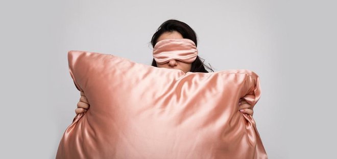 Svilena posteljnina je prestiž, ki pa ni vedno vreden svojega denarja, sploh če vam namesto prave prodajo umetno svilo. Foto: Shutterstock