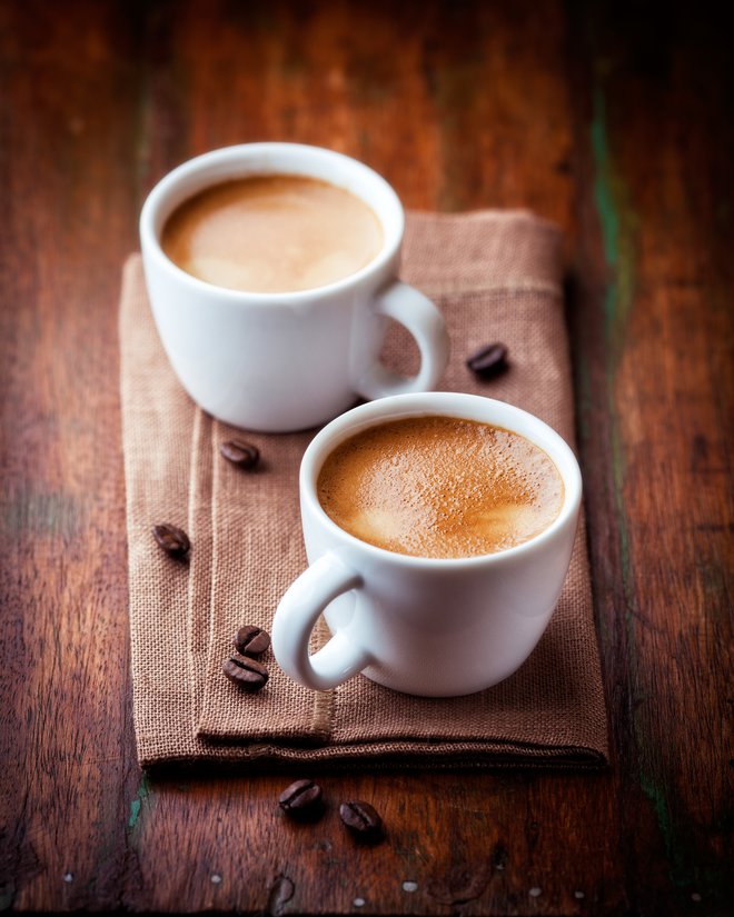Najbolj zdrava je, če jo pijemo brez mleka, sladkorja in smetane. Foto: Shutterstock