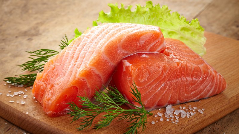 Fotografija: Zaradi edinstvenega in nežnega okusa je losos zelo priljubljen v kulinariki. Foto: Shutterstock