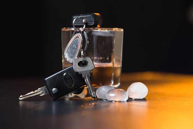 Vožnja pod vplivom alkohola ima lahko doživljenjske posledice. Foto: Shutterstock