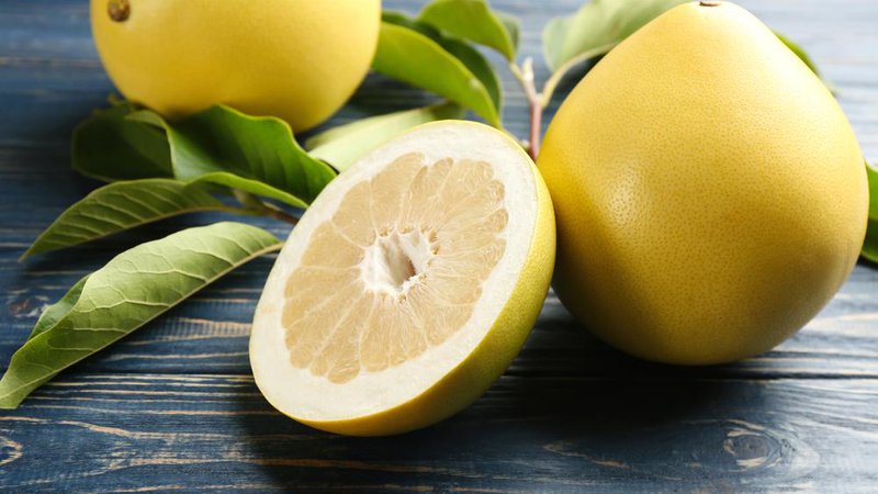 Fotografija: Pomelo naj bi bil najbolj zdrav citrus. Foto: Shutterstock