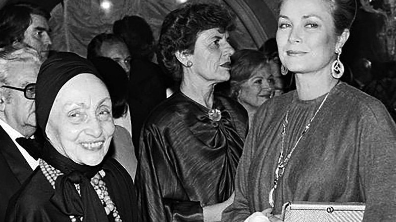 Fotografija: Ena največjih strank Madame Grès je bila tudi igralka in princesa Grace Kelly. Na fotografiji sta v Parizu leta 1979. Foto: Profimedia