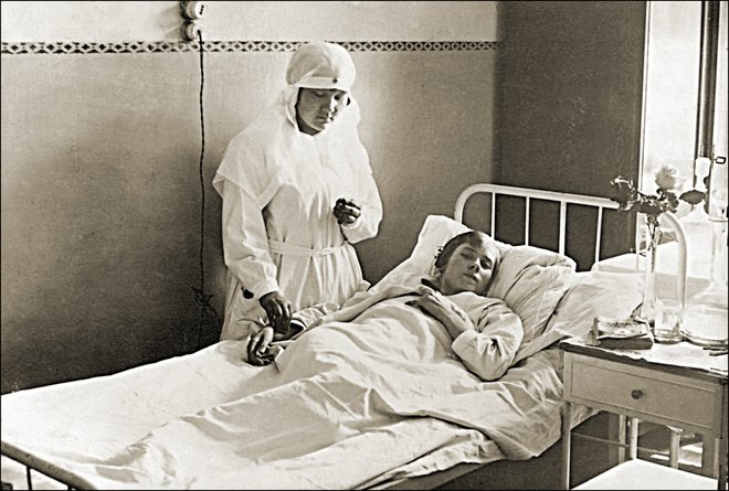Medicinskih sester pred prvo svetovno vojno na Slovenskem sploh niso poznali, njihovo delo v bolnišnicah so opravljale redovnice. Foto: Shutterstock
