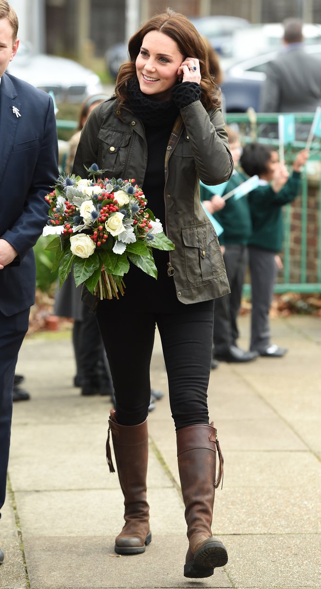 Vojvodinja Kate v jahalnih škornjih Penelope Chilvers leta 2017. Prvič so jo fotografi v tej obutvi ujeli leta 2004. Foto: Profimedia