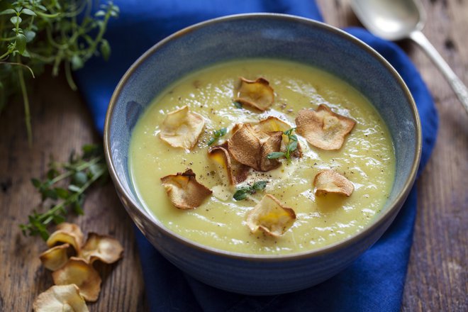 Če imate pri roki pastinak, si lahko hitro pripravite omamno dobro kremasto juho. Foto: Shutterstock