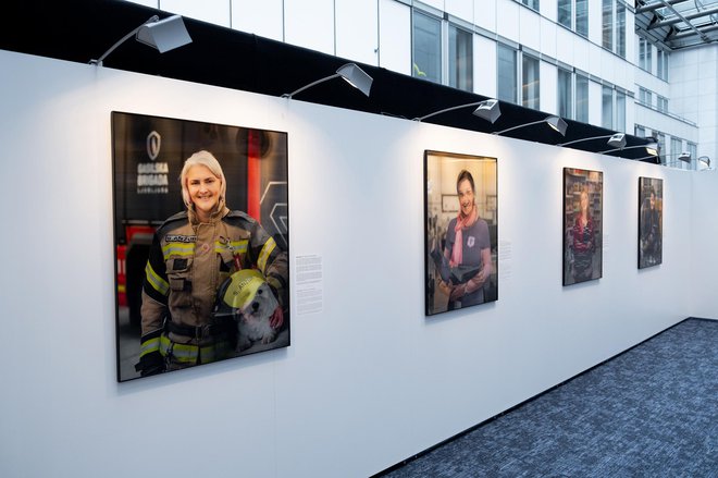 V osrednjem galerijskem prostoru v Evropskem parlamentu so bile predstavljene zgodbe desetih junakinj - Aleksandre, Branke, Brede, Brigite, Eve, Majde, Mateje, Metke, Polone in Suzane. Foto: Kevin Ducheyne