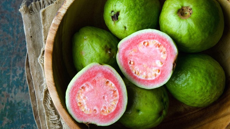 Fotografija: Ste vedeli, da eksotična guava raste tudi na Primorskem? Foto: Shutterstock
