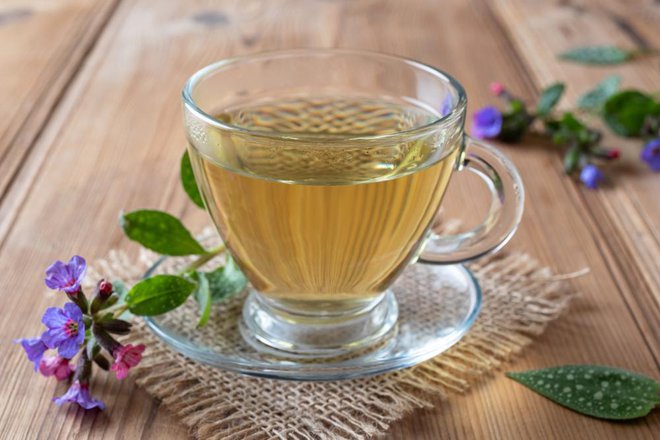 Čaj iz pljučnika pomaga tudi pri občutku napihnjenosti in zadrževanju vode v telesu. Foto: Shutterstock