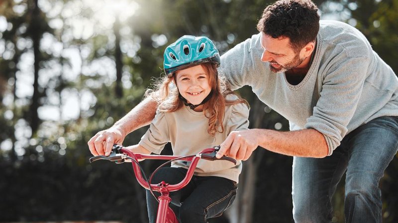 Fotografija: Otroka vztrajnosti naučite tudi tako, da hvalite njegov trud, ne samo končnega rezultata. Foto: Shutterstock