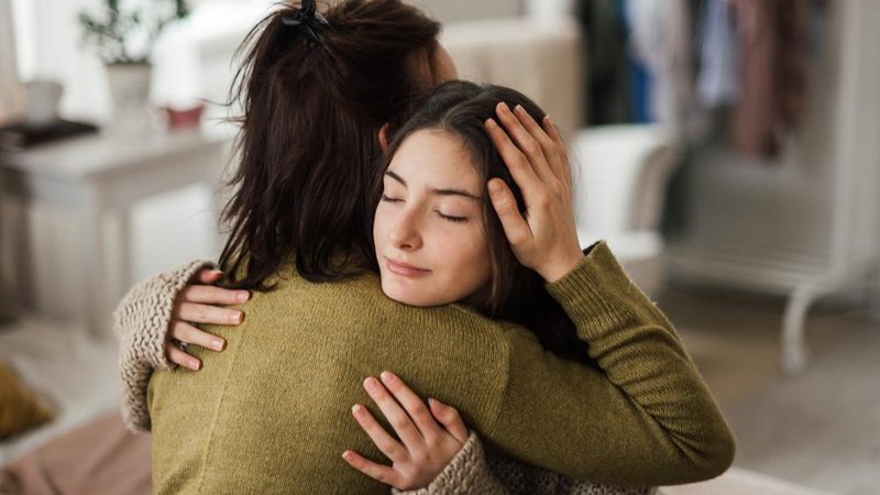 Fotografija: Obdobje adolescence je izjemno občutljivo, saj se otrok sooča z nenehnimi spremembami, samospoznavanjem, iskanjem potrditve med vrstniki in oblikovanjem lastne identitete. Foto: Shutterstock