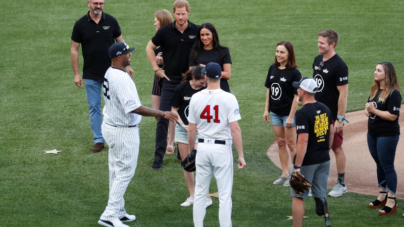 Fotografija: Harry in Meghan sta si v Londonu ogledala bejzbolsko tekmo med ekipama Boston Red Sox in New York Yankees.