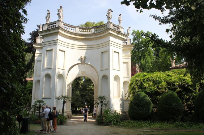 Vilo Pisani obkroža razkošen park. Foto: Igor Fabjan