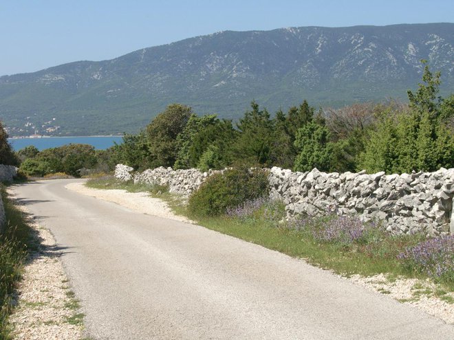 Cres: do slikovitih vasi vodijo ozke ceste.