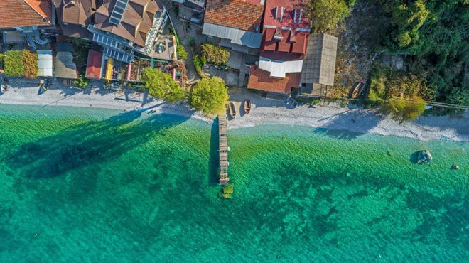 Plaža Trpejca velja za najlepšo, spominja na Maldive, pravijo pa ji tudi ohridski St. Tropez. Foto: Todor Stoyanov/Shutterstock