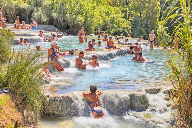 Poleti je kraj tako priljubljen, da je težko najti tolmun le zase. Foto: InnaFelker/Shutterstock