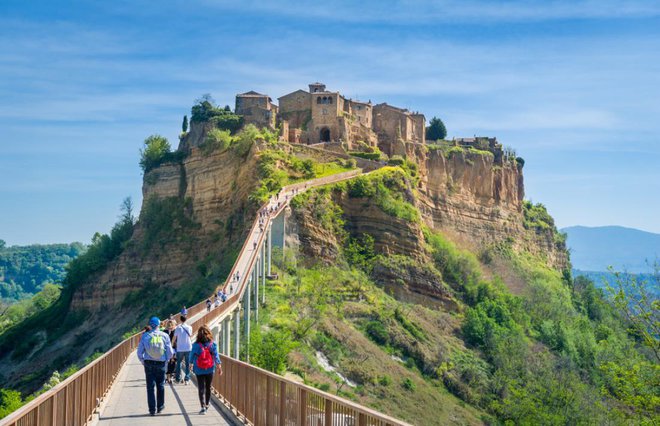 V mesto je mogoče priti le peš ali z mopedom. Foto: Nikiforov Alexander/Shutterstock