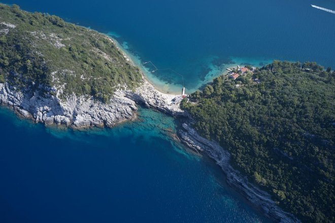 Priljubljena plaža na Šipanu je Priježba, ki leži na prelomu enega in drugega dela otoka. Foto: DeNMLa/Shutterstock