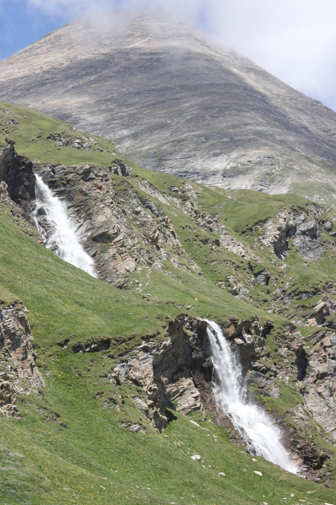 Spotoma lahko občudujete številne slapove. Foto: Igor Fabjan