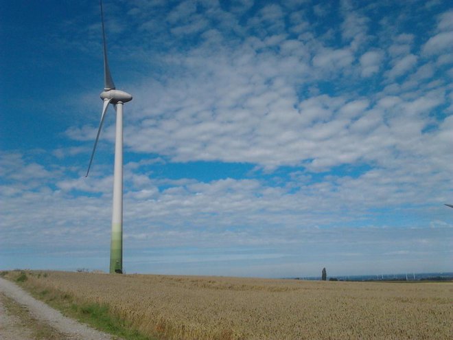 Sever zaznamujejo vetrne elektrarne.