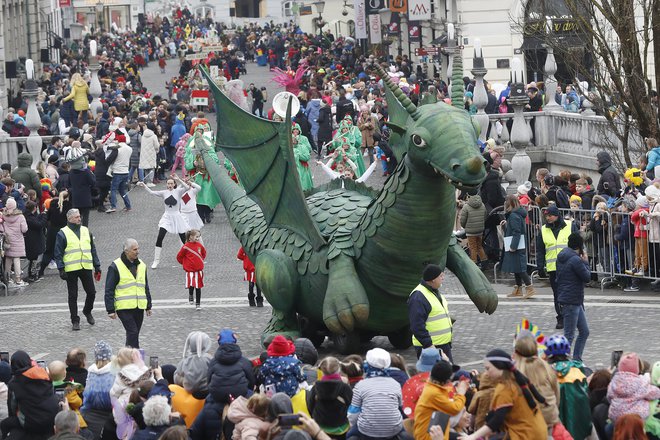 Tradicionalni pustni Zmajev karneval v Ljubljani obsega glavne ulice in trge mestnega jedra. Foto: Leon Vidic/delo