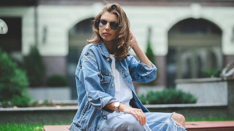 Fotografija: Letošnja pomlad naj bo v znamenju džinsa. Foto: Shutterstock