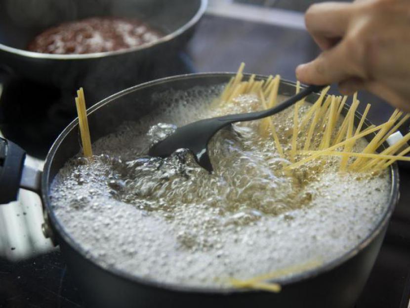 Čemu zares služi zajemalka za špagete? 