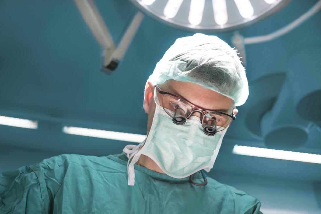 V UKC Maribor izvedli prvo nekirurško vstavitev aortne zaklopke