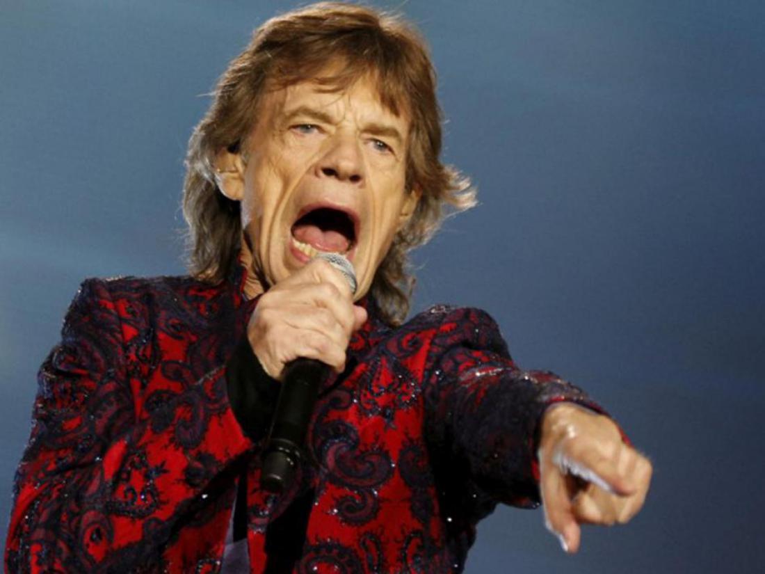 Micku Jaggerju bodo operirali srce