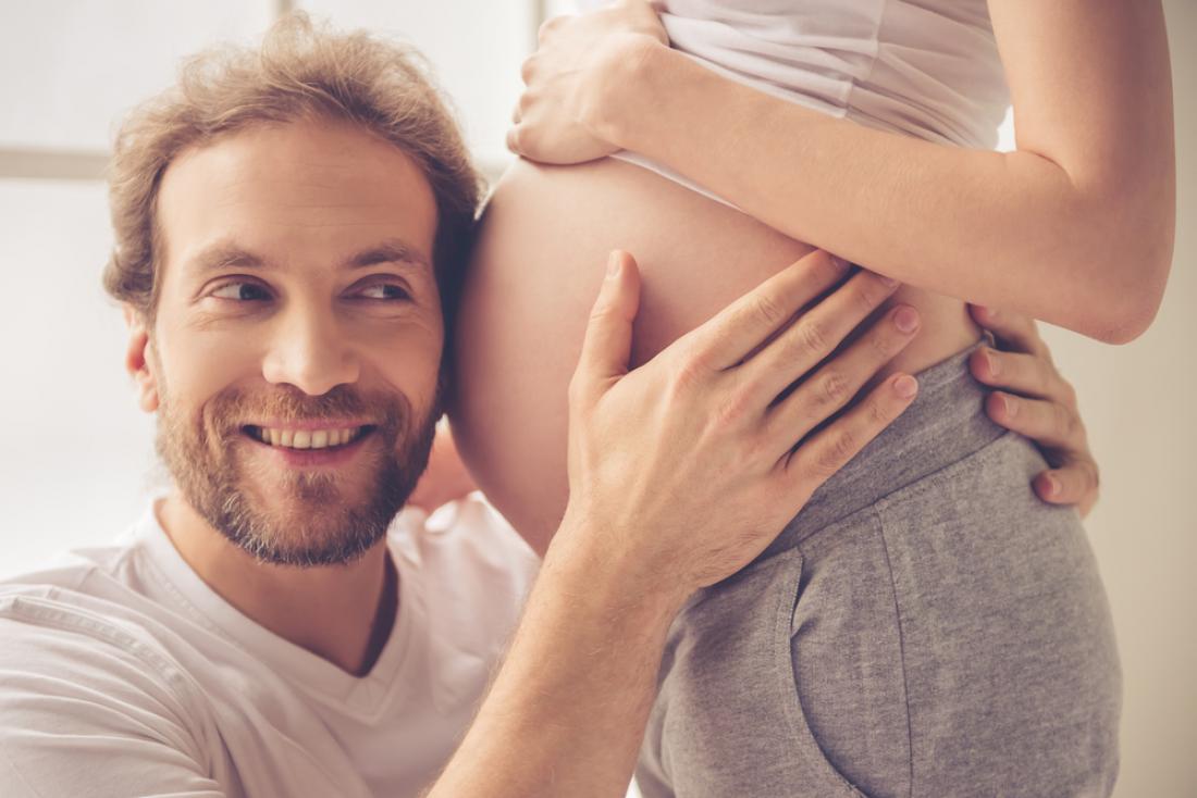 Alkohol med nosečnostjo: Izogibati bi se ga morali tudi moški