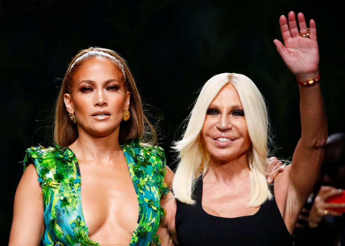 Jennifer Lopez in Donatella Versace obudili najbolj provokativno obleko njune kariere