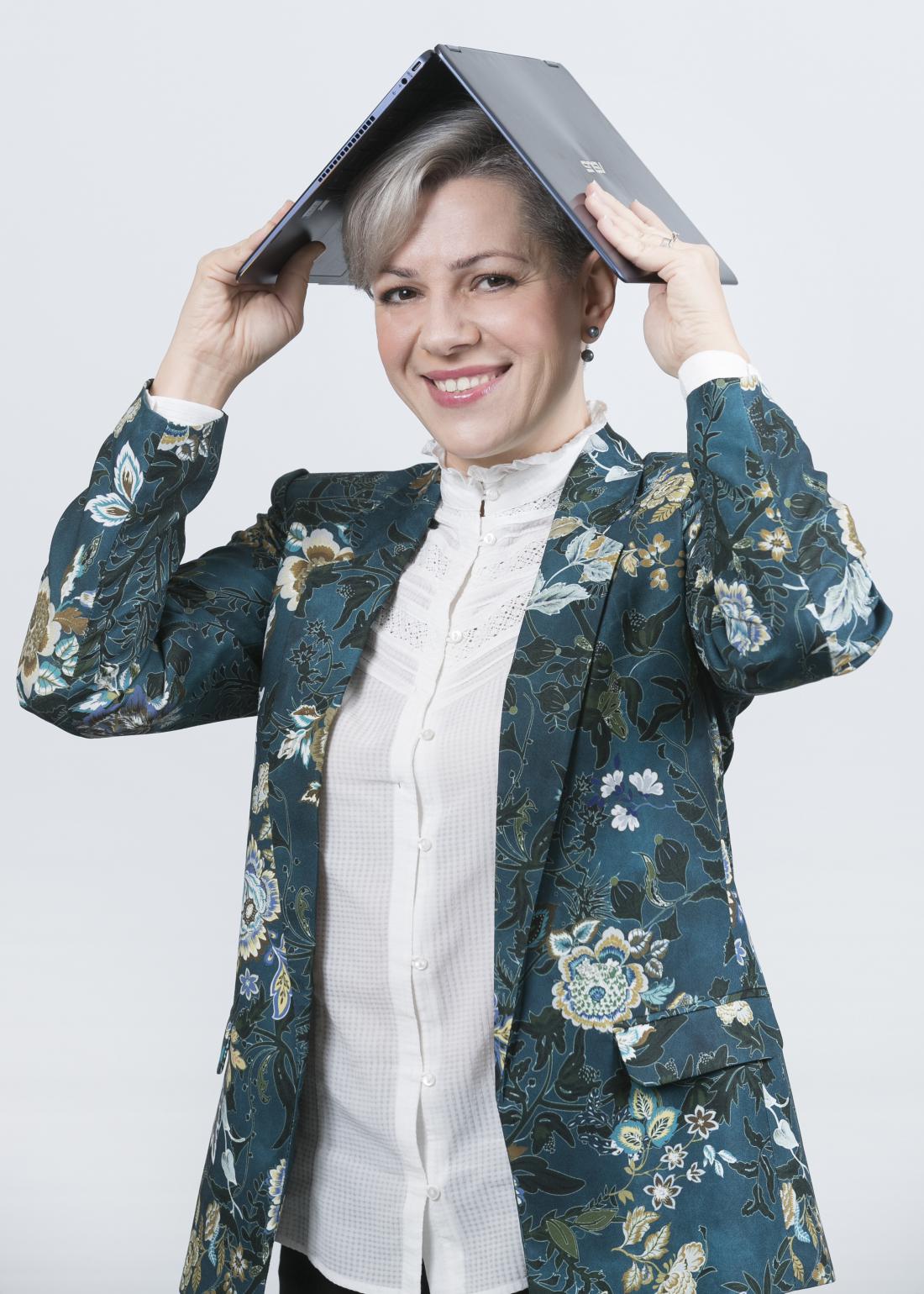 Dr. Aida Kamišalić Latifić, Inženirka leta, ki ruši stereotipe