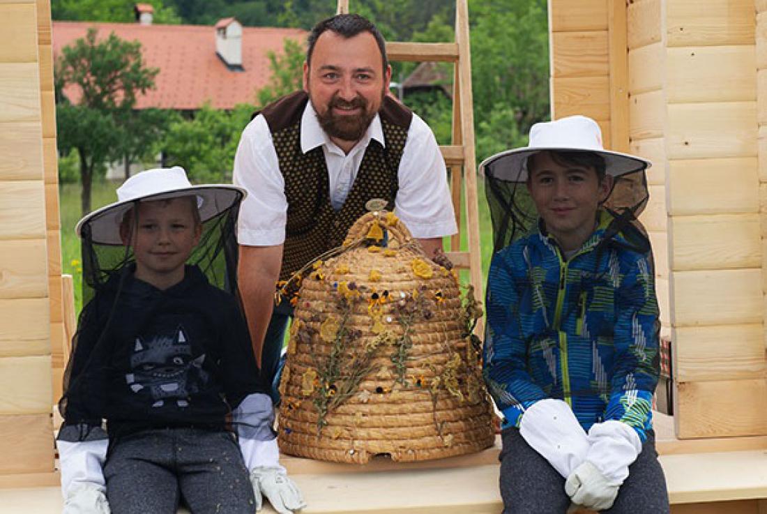 #PRVAčebela spodbuja slovenske šolarje k čebelarstvu