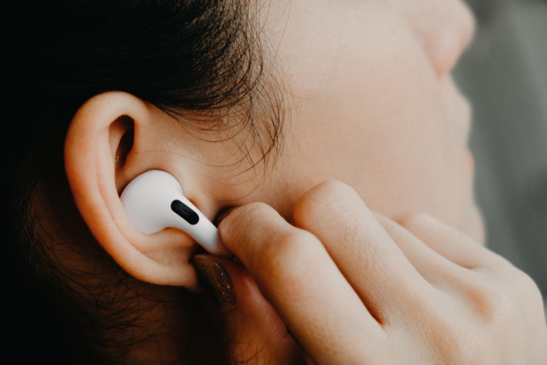 Izredno neprijetna in nevarna posledica, ki jo povzročajo slušalke