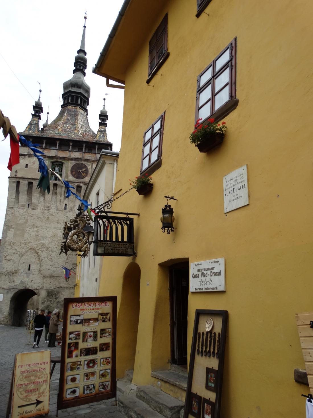Rojstna hiša legendarnega Vlada Tepeša – grofa Drakule v Sighișoari v Transilvaniji