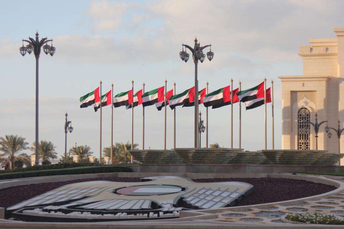 ZAR sestavlja sedem emiratov.