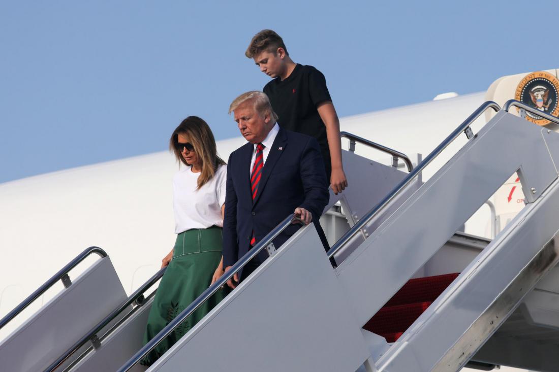 Fotografi ga največkrat ujamejo, ko se družina kam odpravi z letalom.