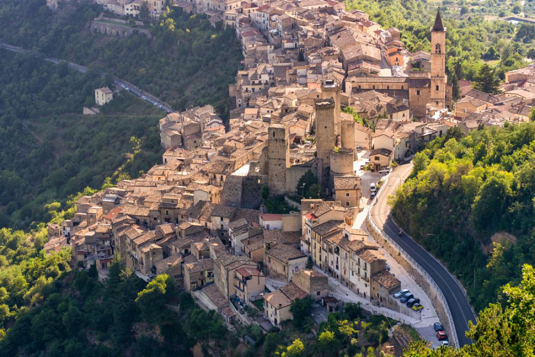 V Pacentru in drugih krajih v pokrajini Abruzzo, ne boste našli veletrgovin, tukaj domačini še vedno prisegajo na lokalno. Foto: Giuseppe Mosca/Shutterstock