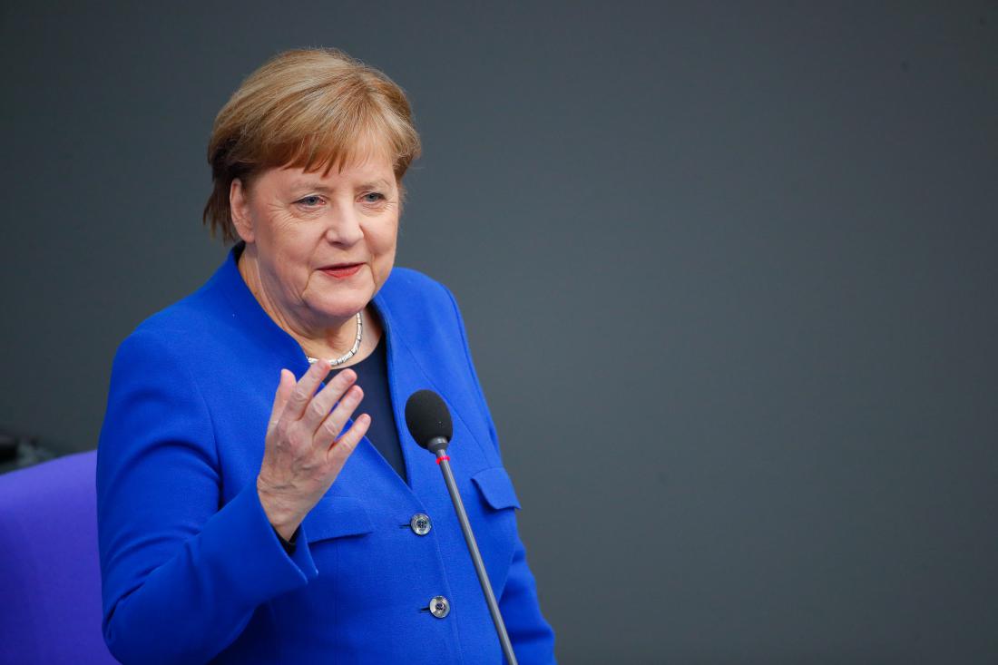 Nemška kanclerka Angela Merkel. Prva ženska in prva Vzhodnonemka na tako visokem položaju. Hvalijo njeno preudarnost in umirjenost.