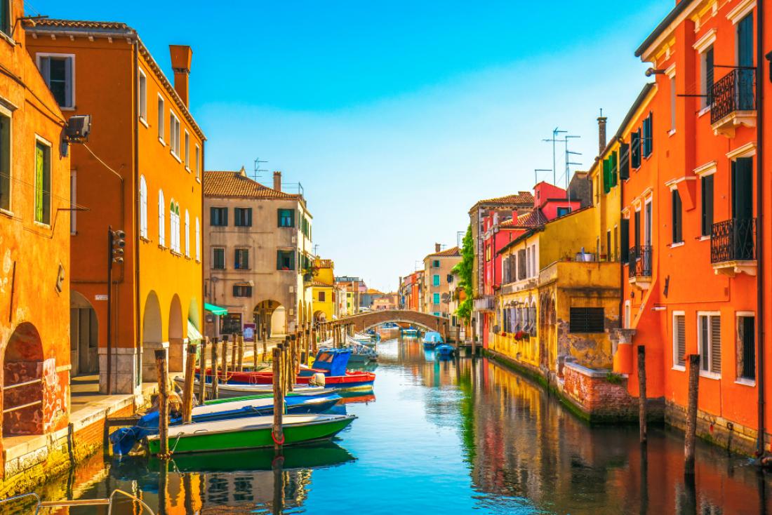 Comacchio se razprostira na kar trinajstih rečnih otokih. Foto: StevanZZ/Shutterstock