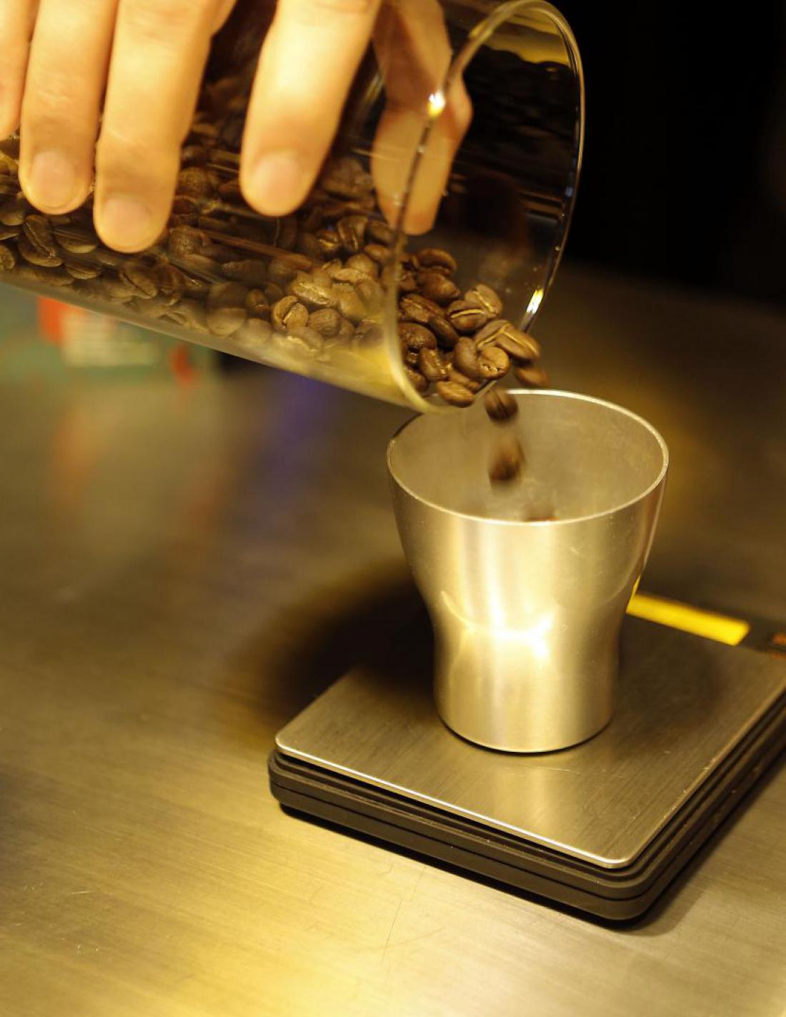 Poleg praženja dobrih surovin in mletja sveže kave je pomembno odmerjanje, priporoča se tehtanje zrn.