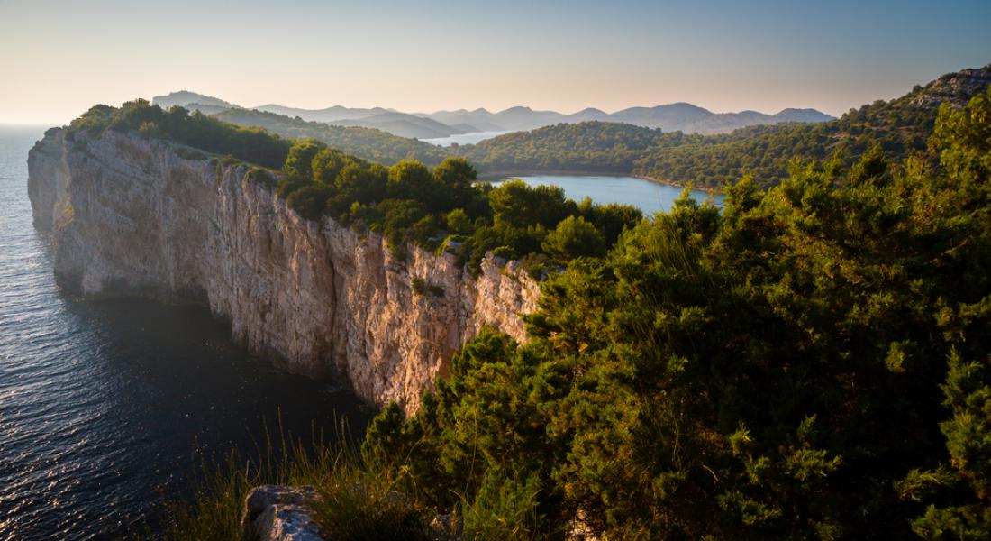 Naravni park Telašćica: morje, klifi in slano jezero Mir. Foto: Jozef Majak/Shutterstock