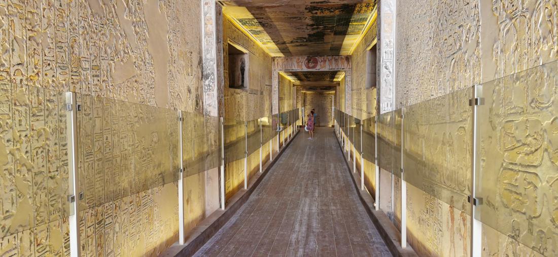 Vhod v grobnico, Dolina kraljev, Luksor. Od izbruha epidemije tu ni več nobene gneče. Foto: Ivo Mulec