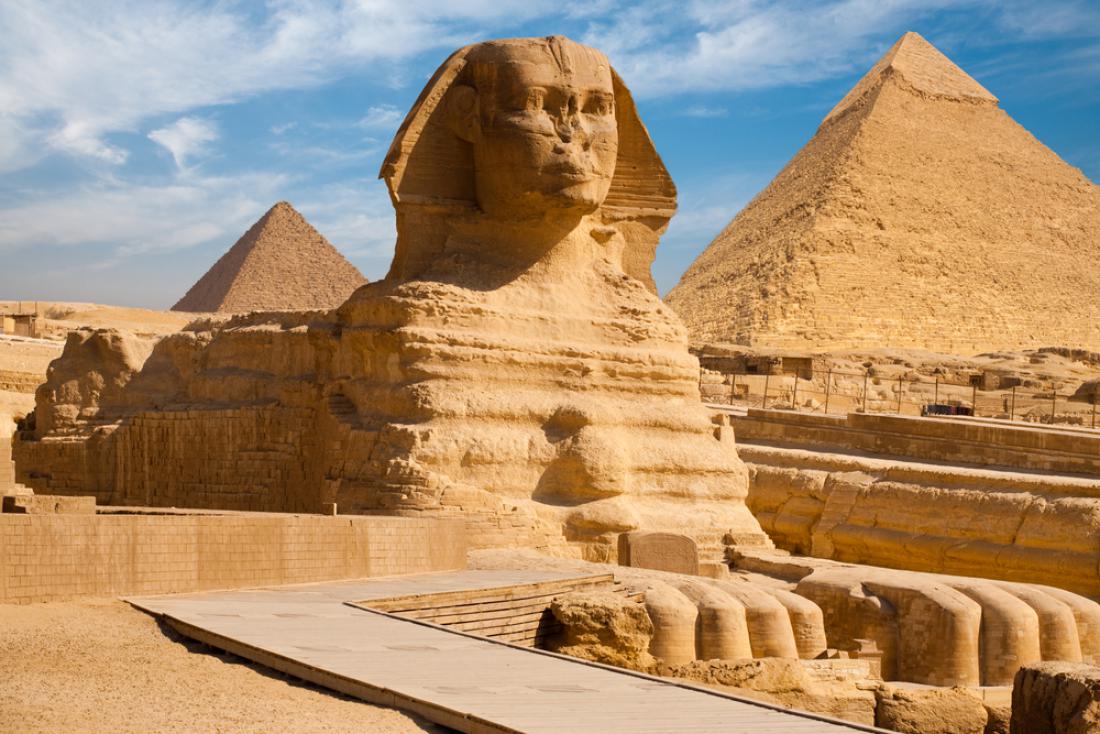 Vsak bi moral vsaj enkrat v življenju v živo videti piramide in sfingo v Gizi. Foto: Daily Travel Photos/Shutterstock